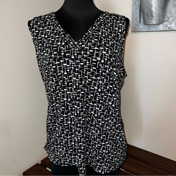 WHBM Crosshatch Print Shell size XL - Picture 1 of 5